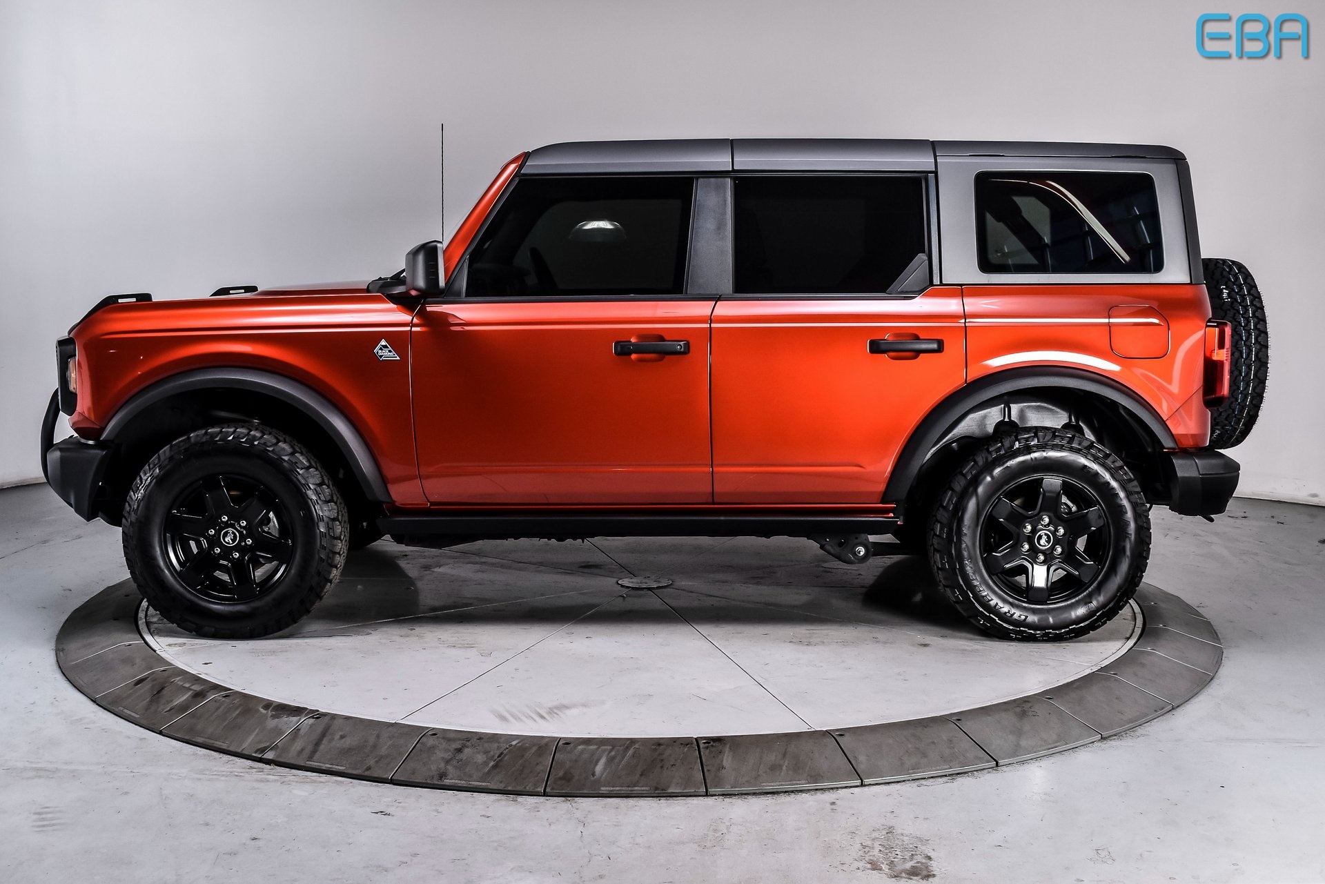 2023 Ford Bronco Black Diamond photo 3