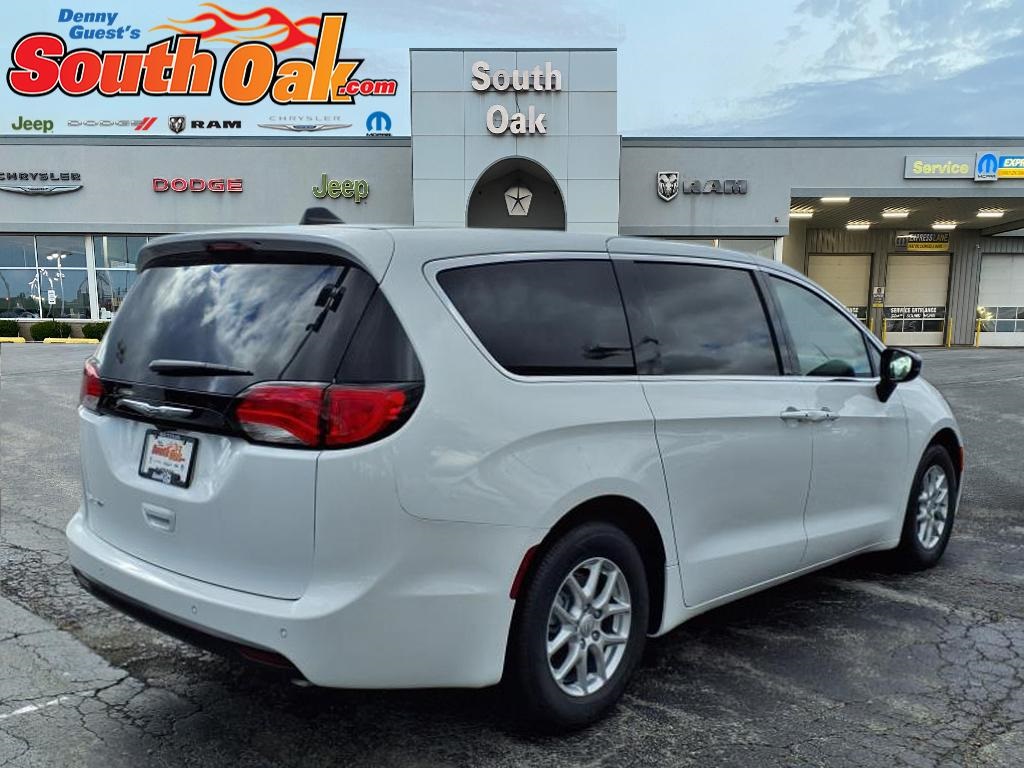 2026 Chrysler Voyager LX photo 3