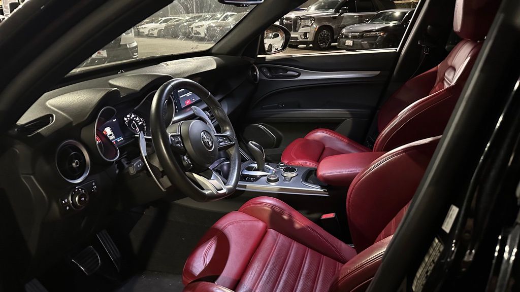 2022 Alfa Romeo Stelvio Ti photo 5