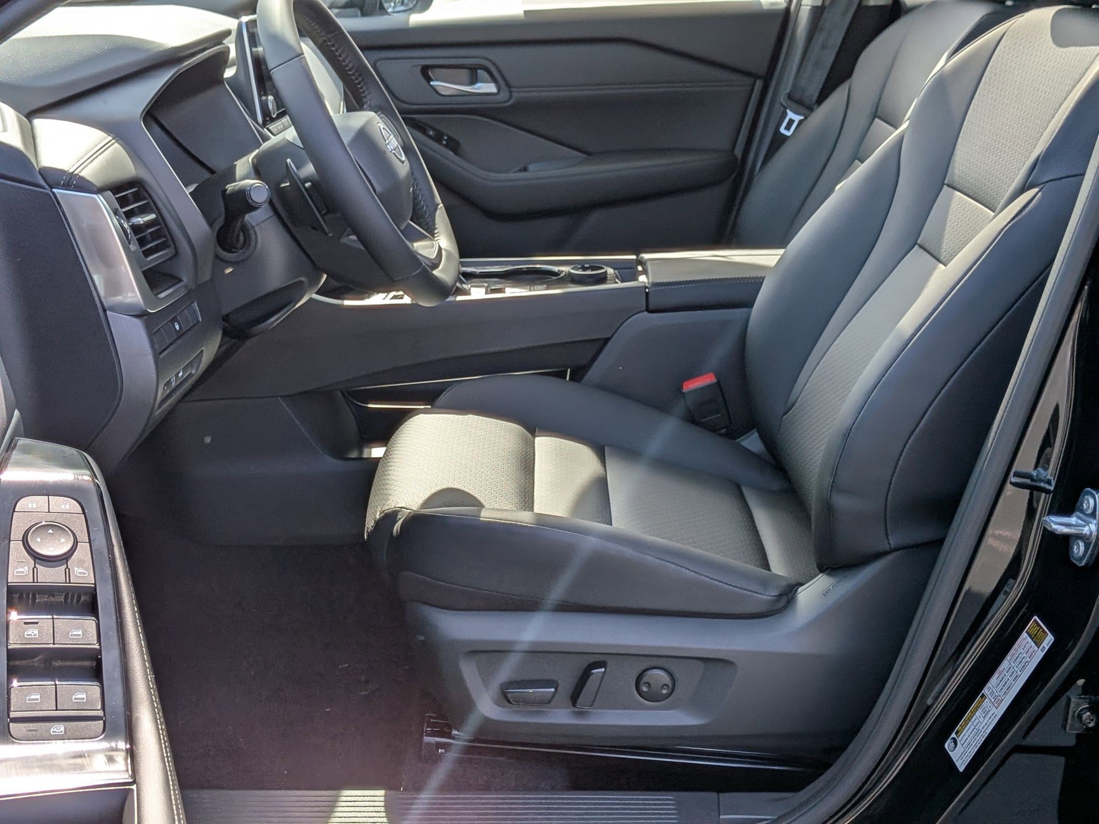 2026 Nissan Rogue SV photo 10