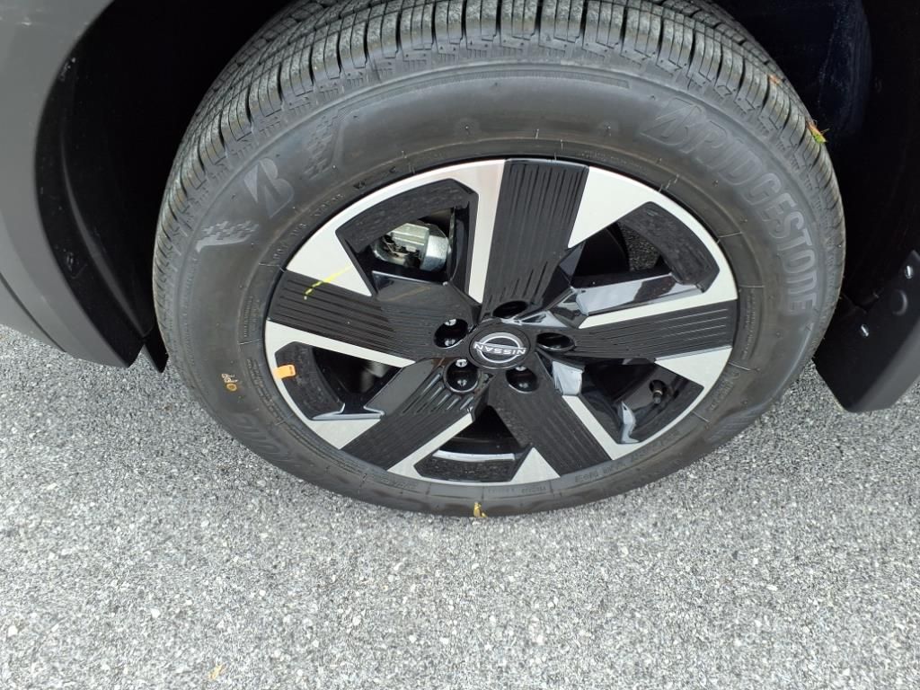 2025 Nissan Kicks SV photo 9