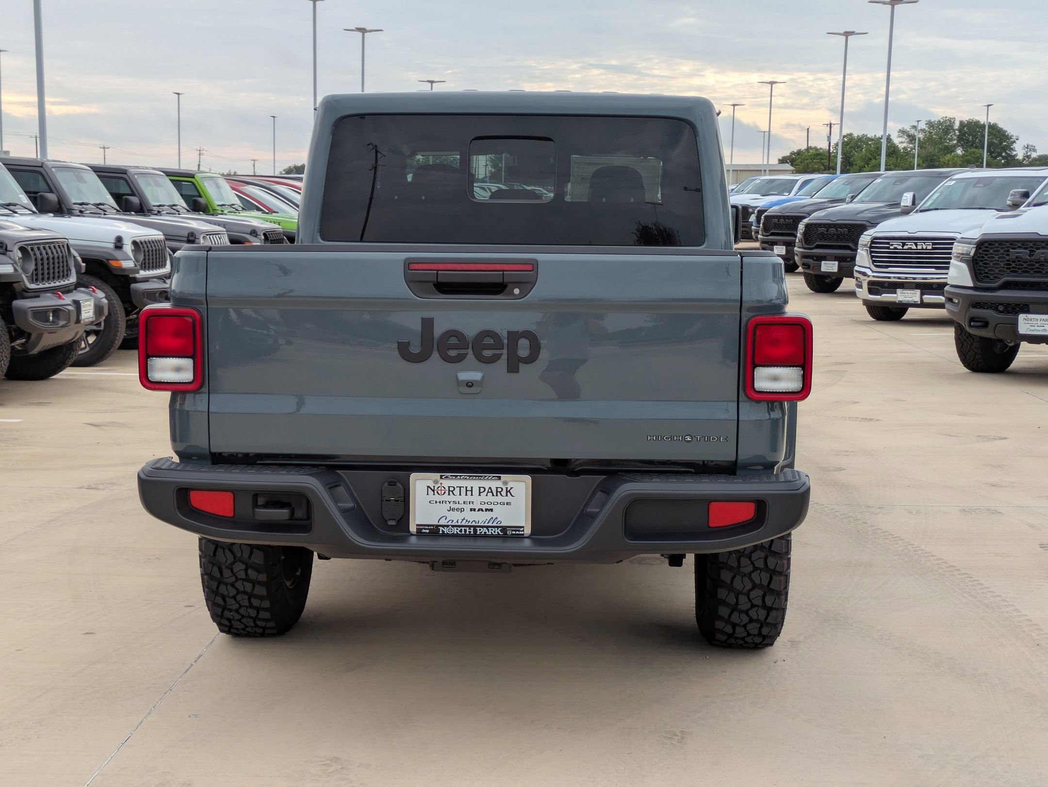 2025 Jeep Gladiator Sport photo 4