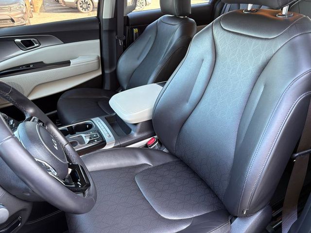2023 Kia Carnival LX photo 21