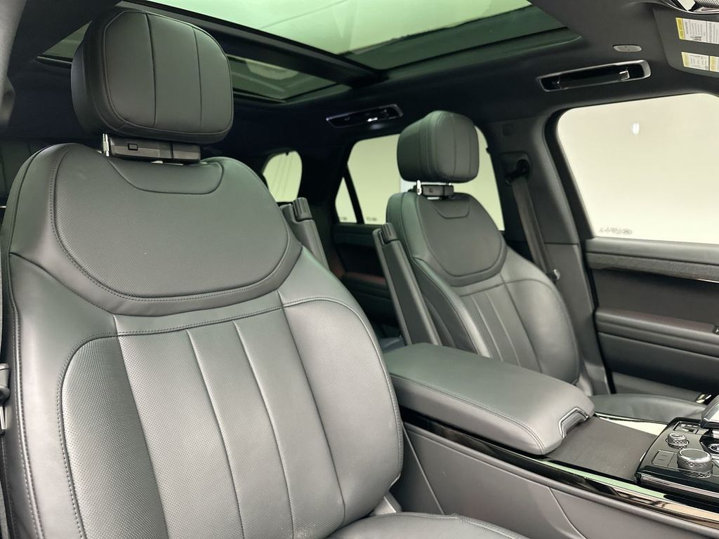 2023 Land Rover Range Rover Sport SE photo 6
