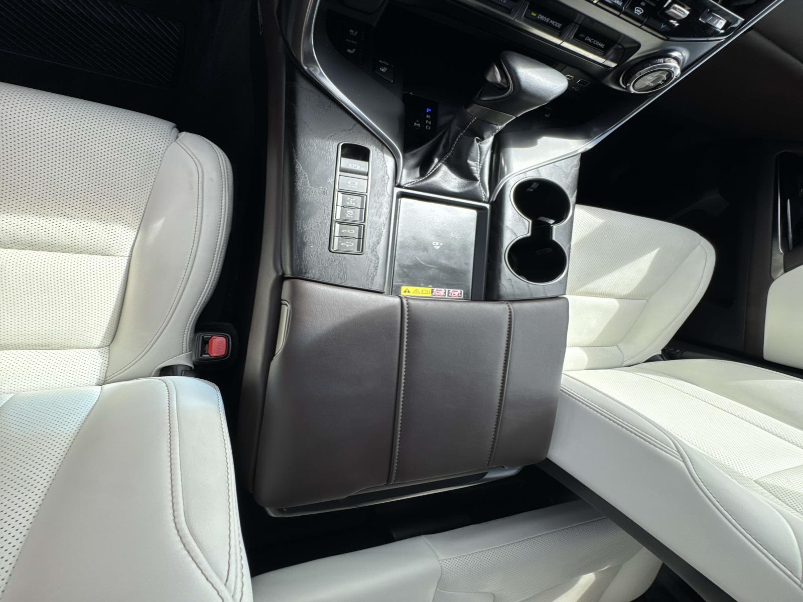 2023 Lexus LX 600 Luxury photo 23