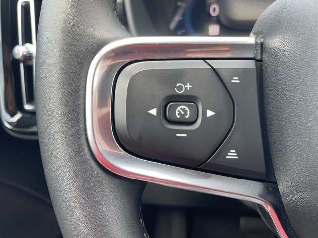 2024 Volvo XC40 Core photo 9
