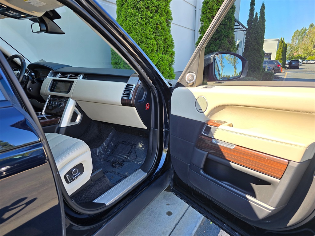 2016 Land Rover Range Rover HSE photo 30