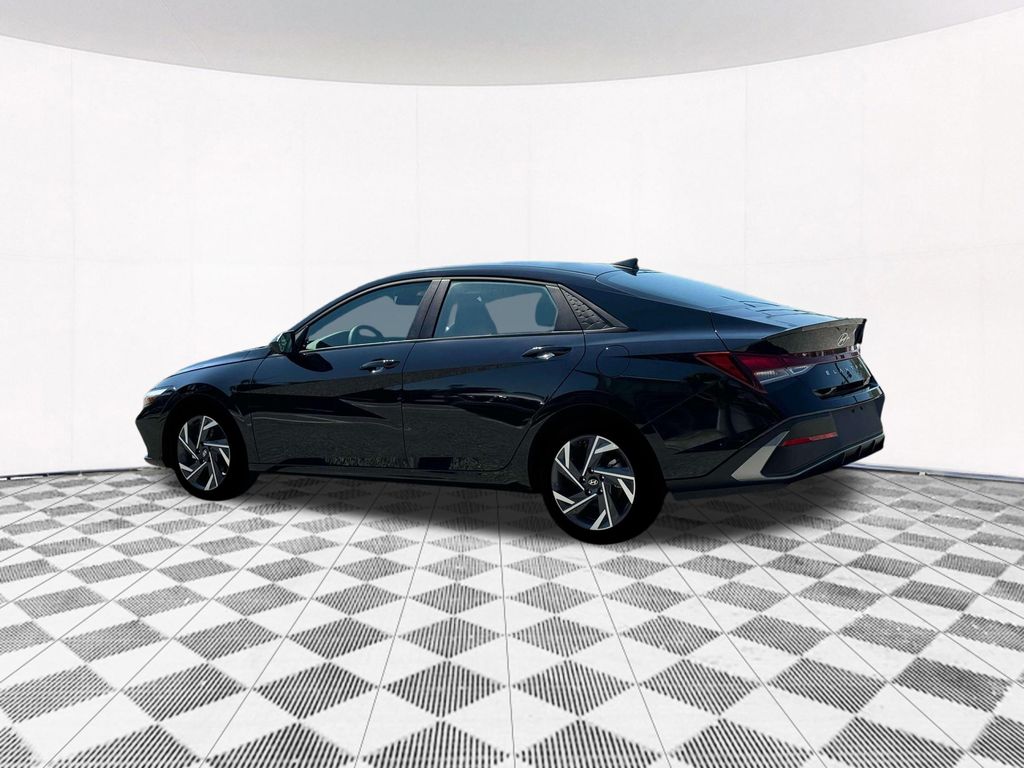 2025 Hyundai Elantra SEL Sport photo 4