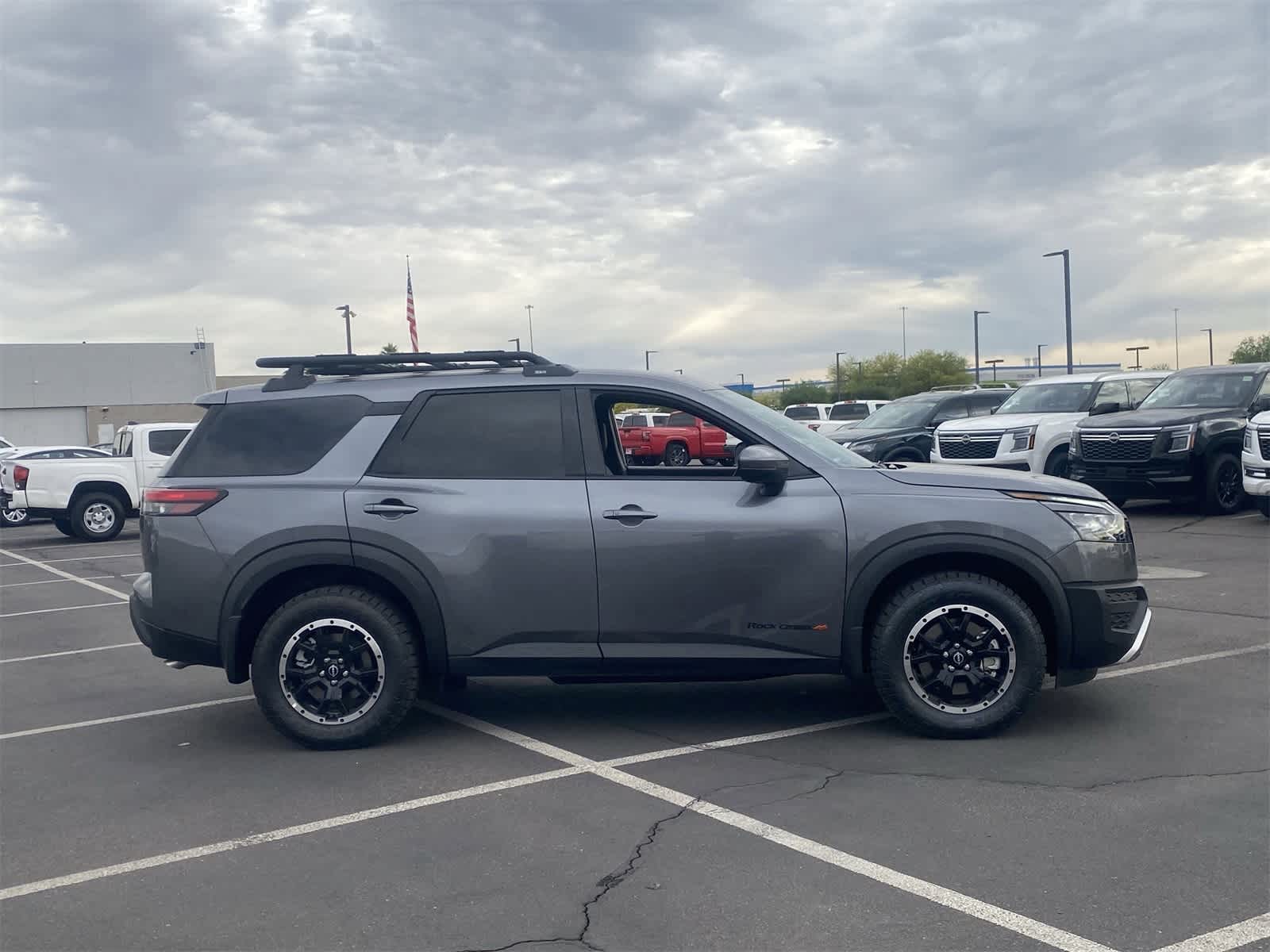 2025 Nissan Pathfinder Rock Creek photo 2