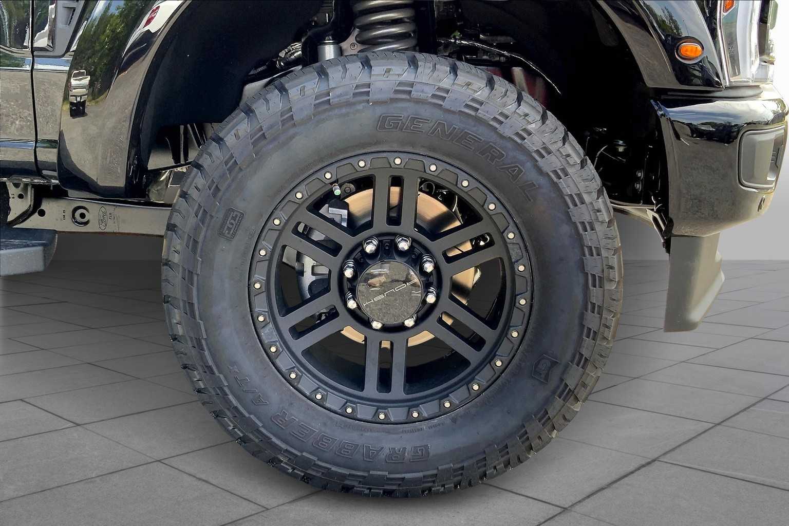2025 Ford F-350 Lariat photo 12