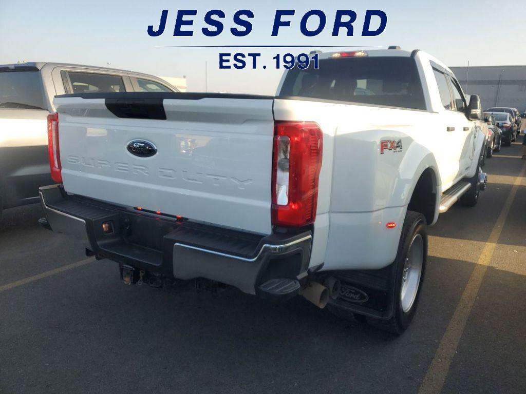 2023 Ford F-450 XLT photo 3