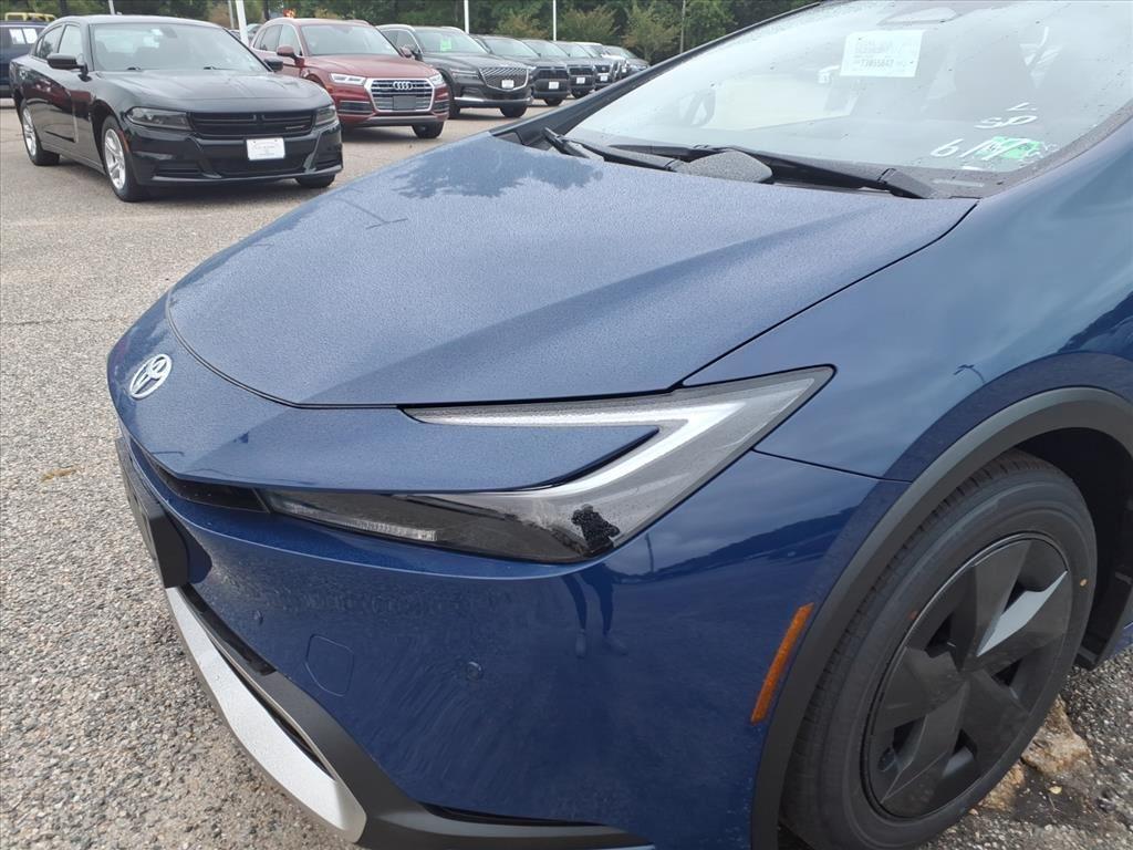 2026 Toyota Prius Plug-in Hybrid SE photo 3