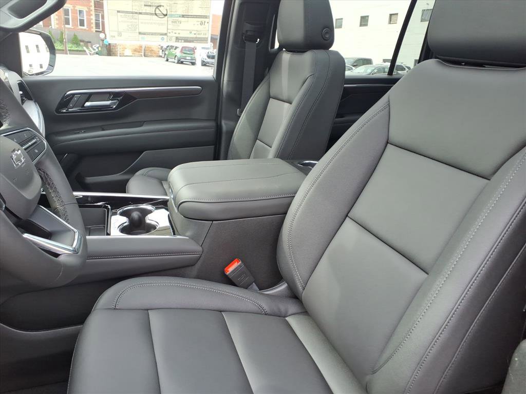 2026 Chevrolet Suburban Z71 photo 4
