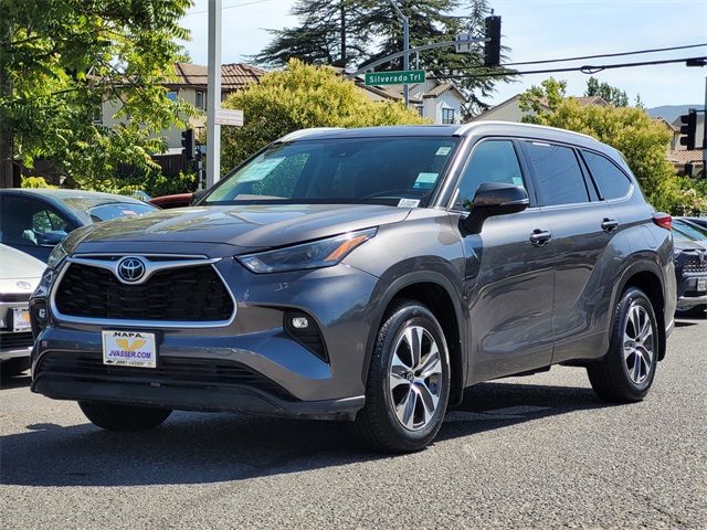 2022 Toyota Highlander XLE photo 9