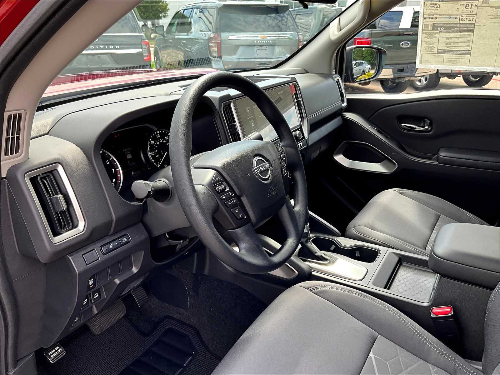 2025 Nissan Frontier SV photo 8