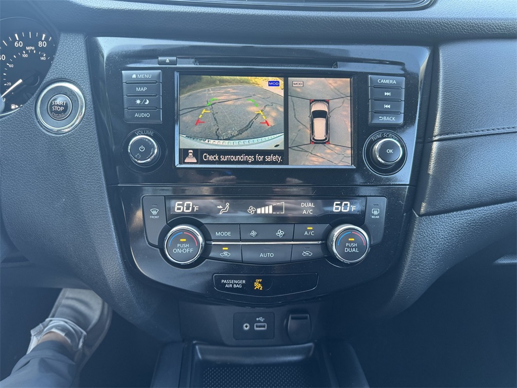 2018 Nissan Rogue SV photo 25