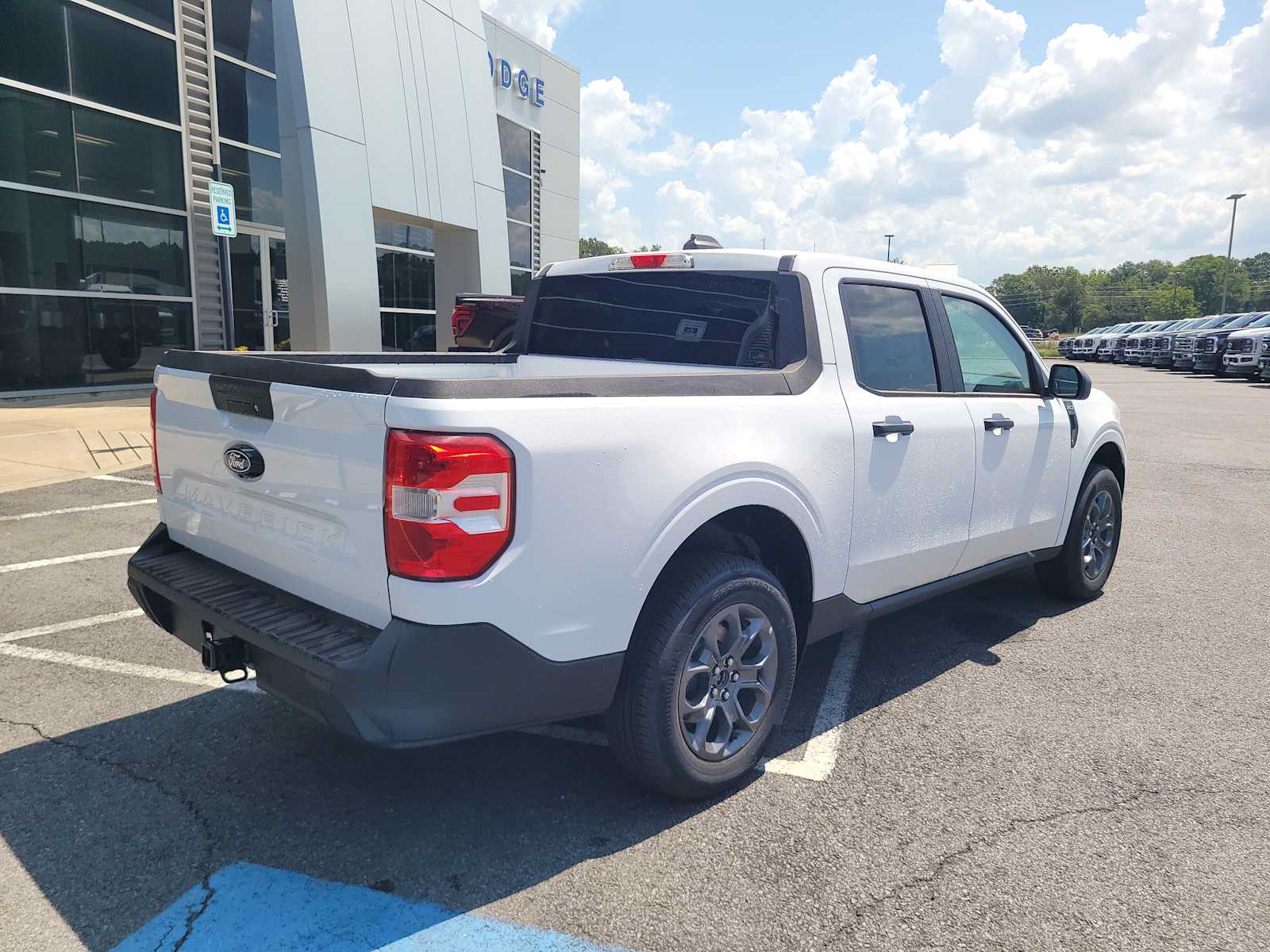 2025 Ford Maverick XLT photo 3