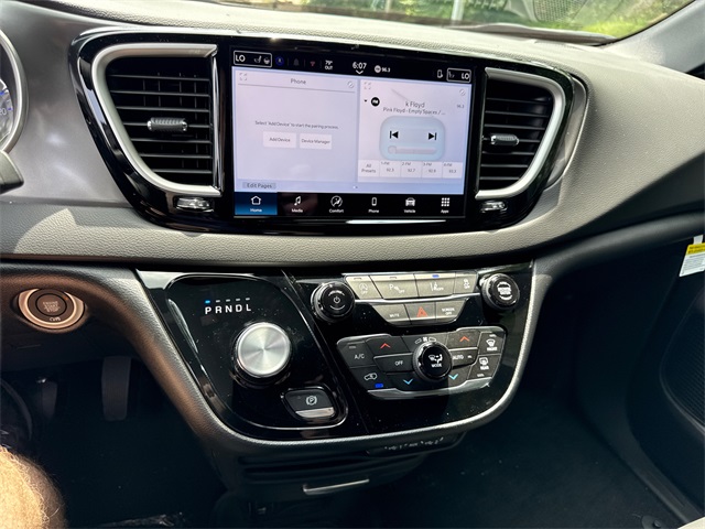 2025 Chrysler Voyager LX photo 18