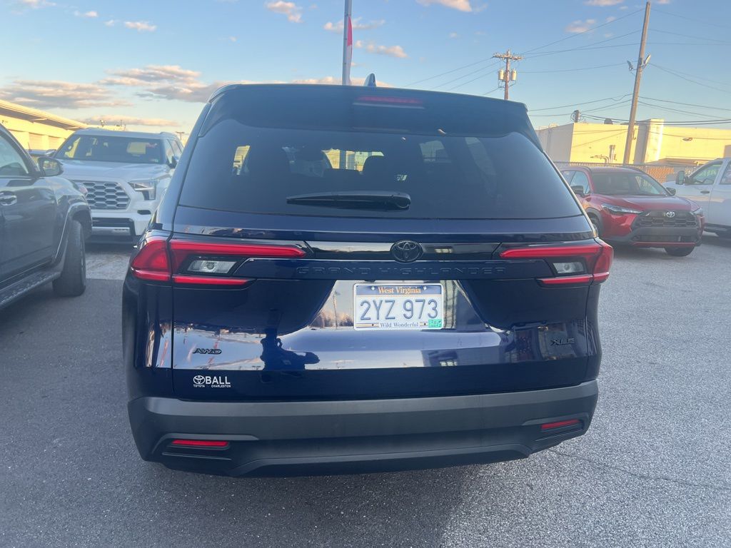 2024 Toyota Grand Highlander XLE photo 3