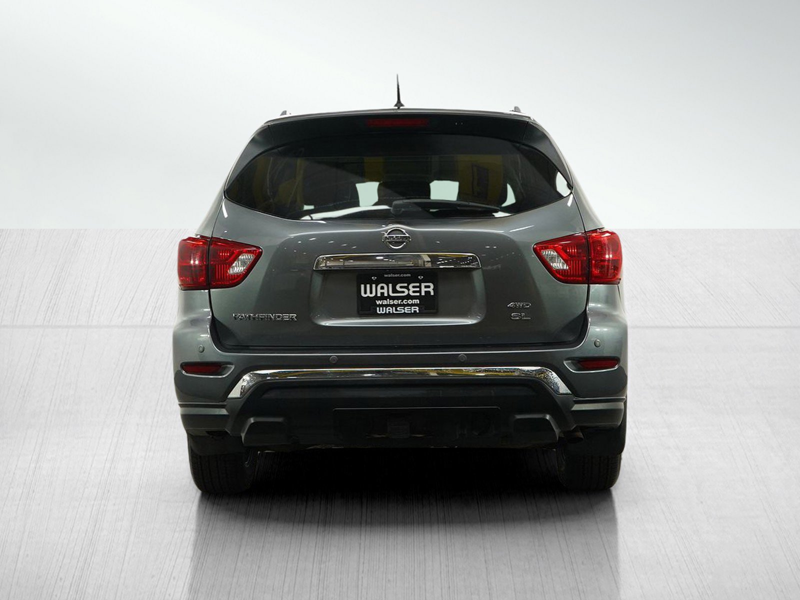 2018 Nissan Pathfinder SL photo 4