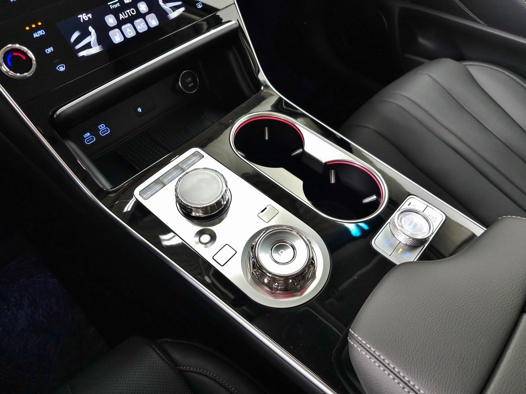 2025 Genesis GV80 2.5T Standard AWD photo 22