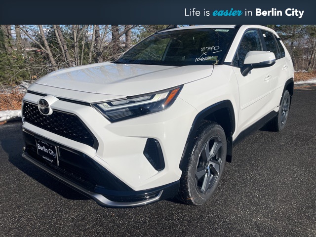 2025 Toyota RAV4 SE's photo
