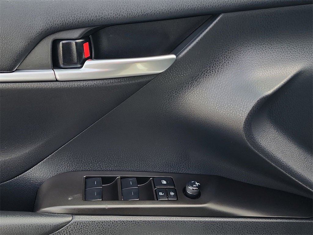 2023 Toyota Camry SE photo 7