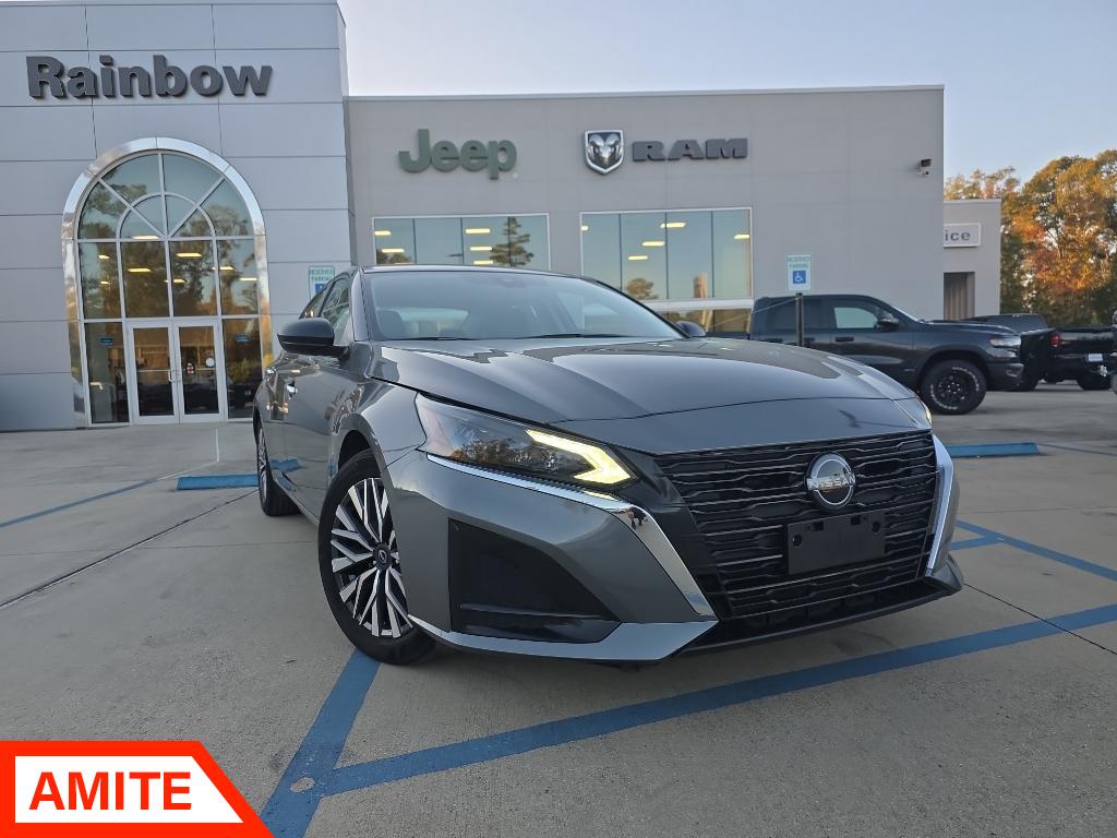 2024 Nissan Altima SV's photo