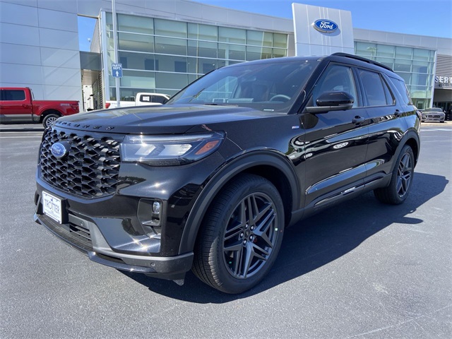 2025 Ford Explorer ST-LINE's photo
