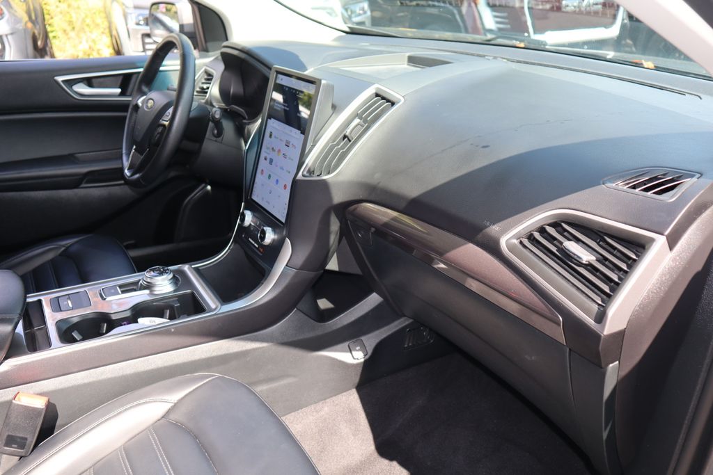 2024 Ford Edge SEL photo 24
