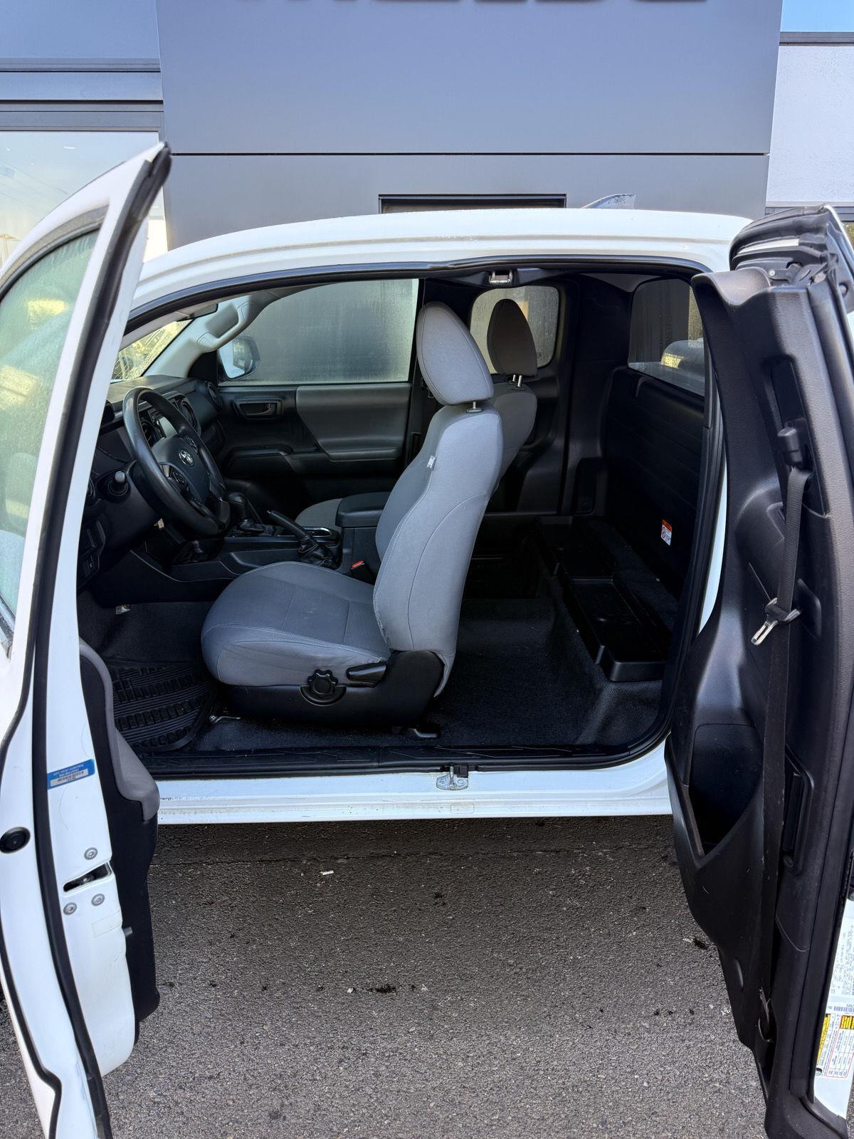 2019 Toyota Tacoma SR photo 4