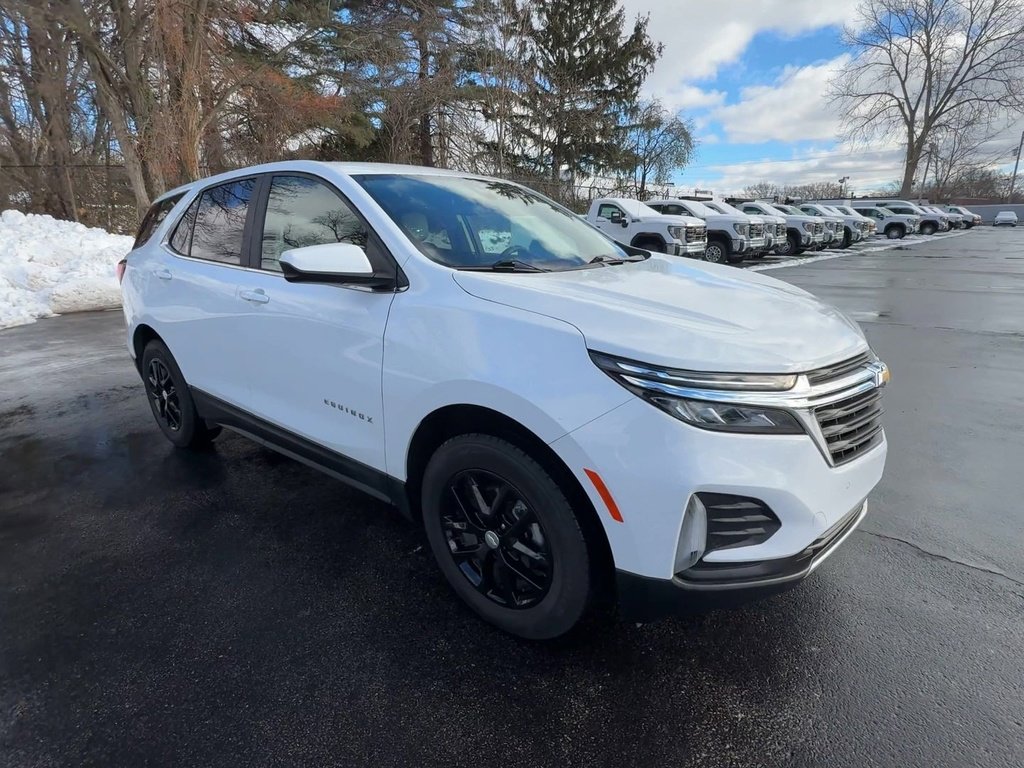 2023 Chevrolet Equinox LT photo 2
