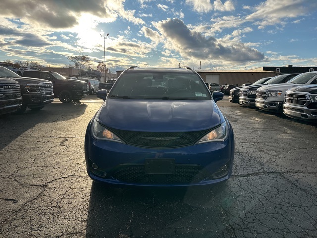 2020 Chrysler Pacifica Touring L photo 3
