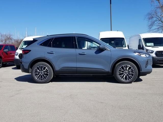 2024 Ford Escape Plug-In Hybrid photo 3