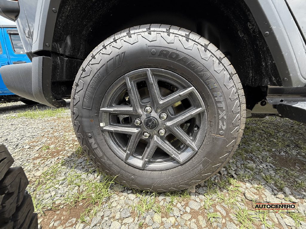 2025 Jeep Wrangler photo 4