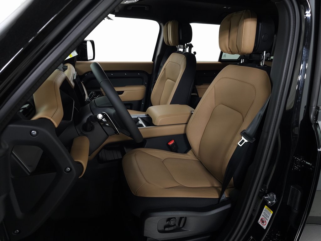 2025 Land Rover Defender 110 V8 photo 13