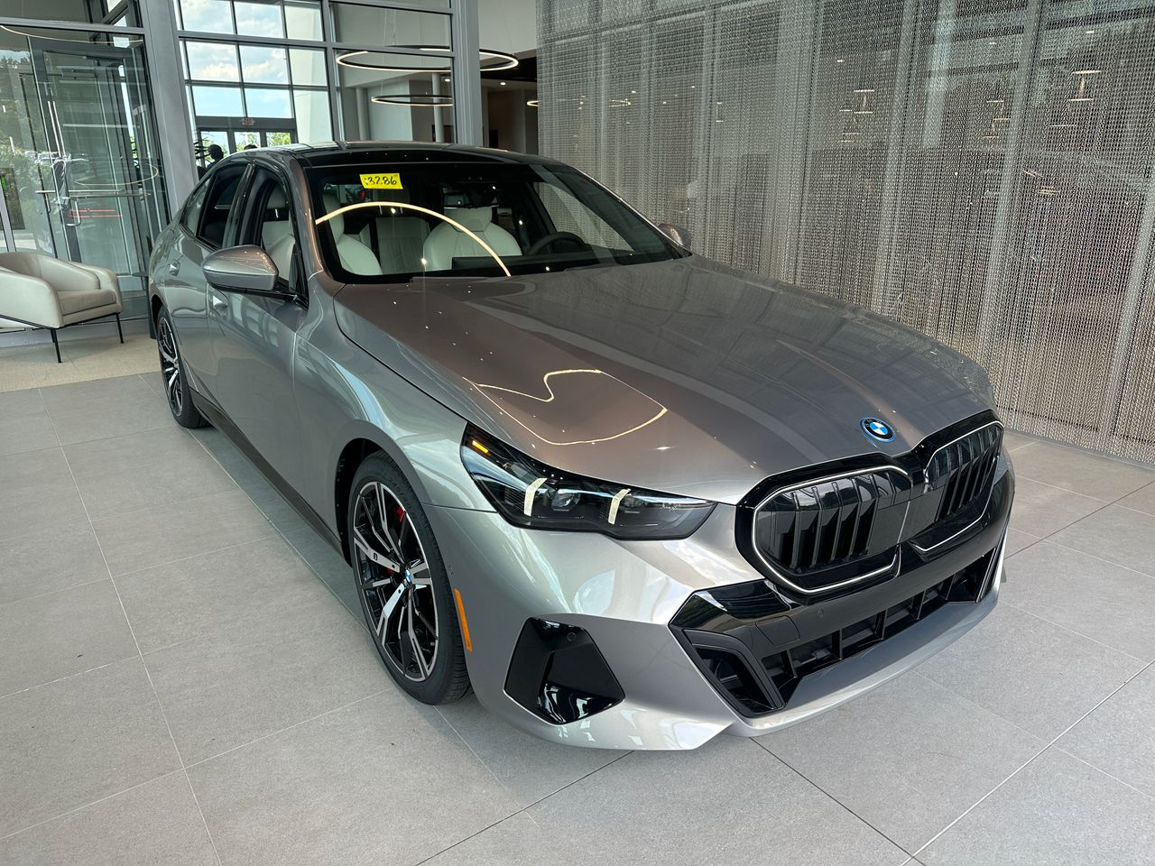 New 2026 Oxide Grey Metallic BMW 550e xDrive image 1