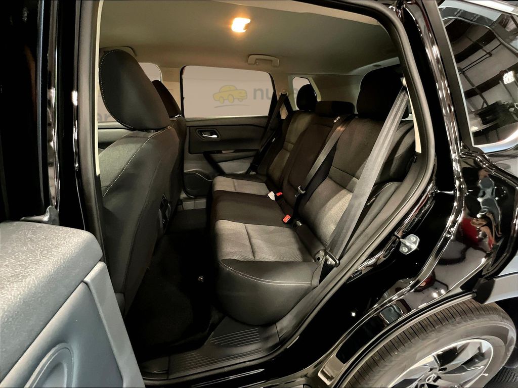 2026 Nissan Rogue SV photo 10