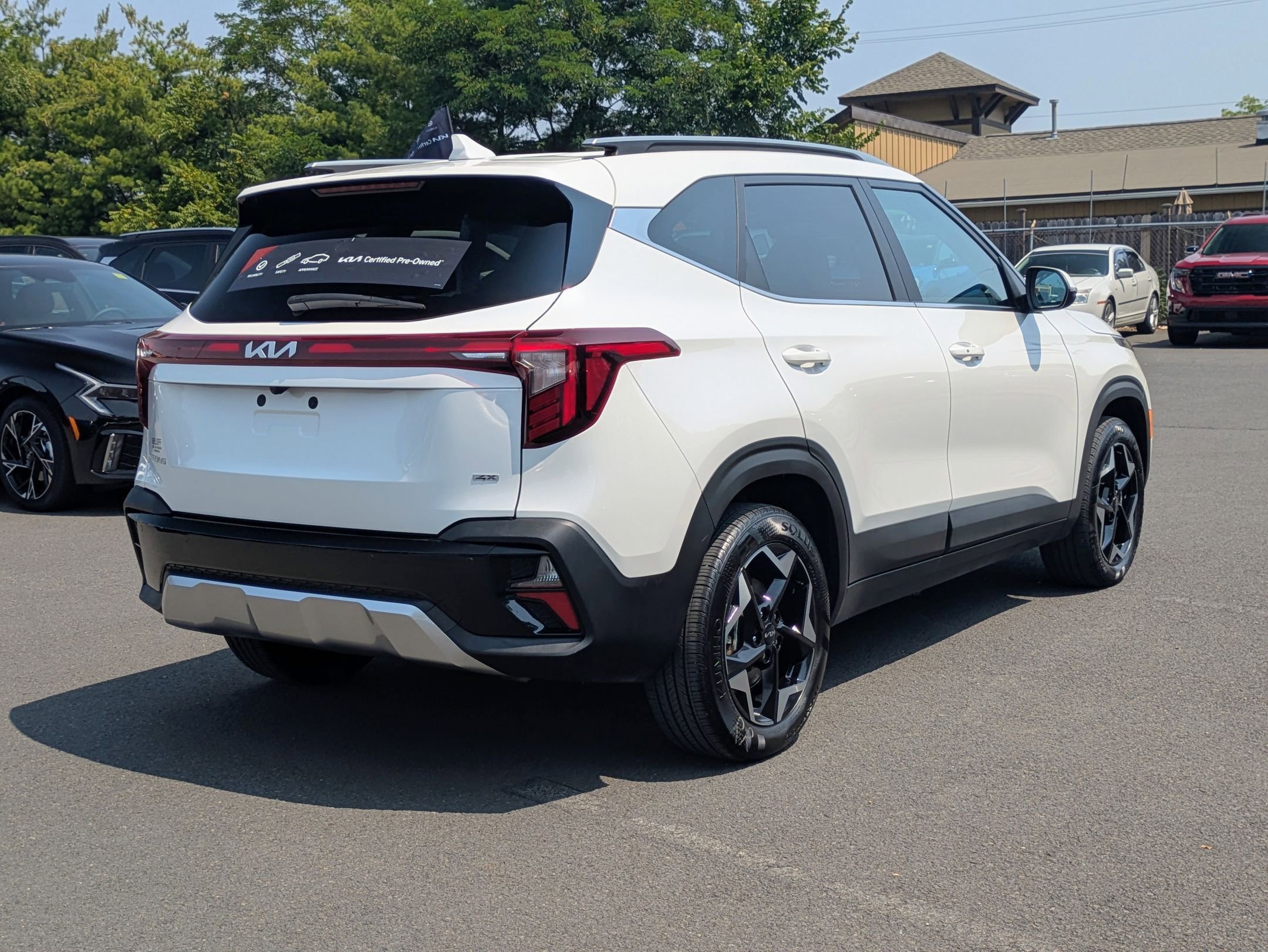 2025 Kia Seltos EX photo 3