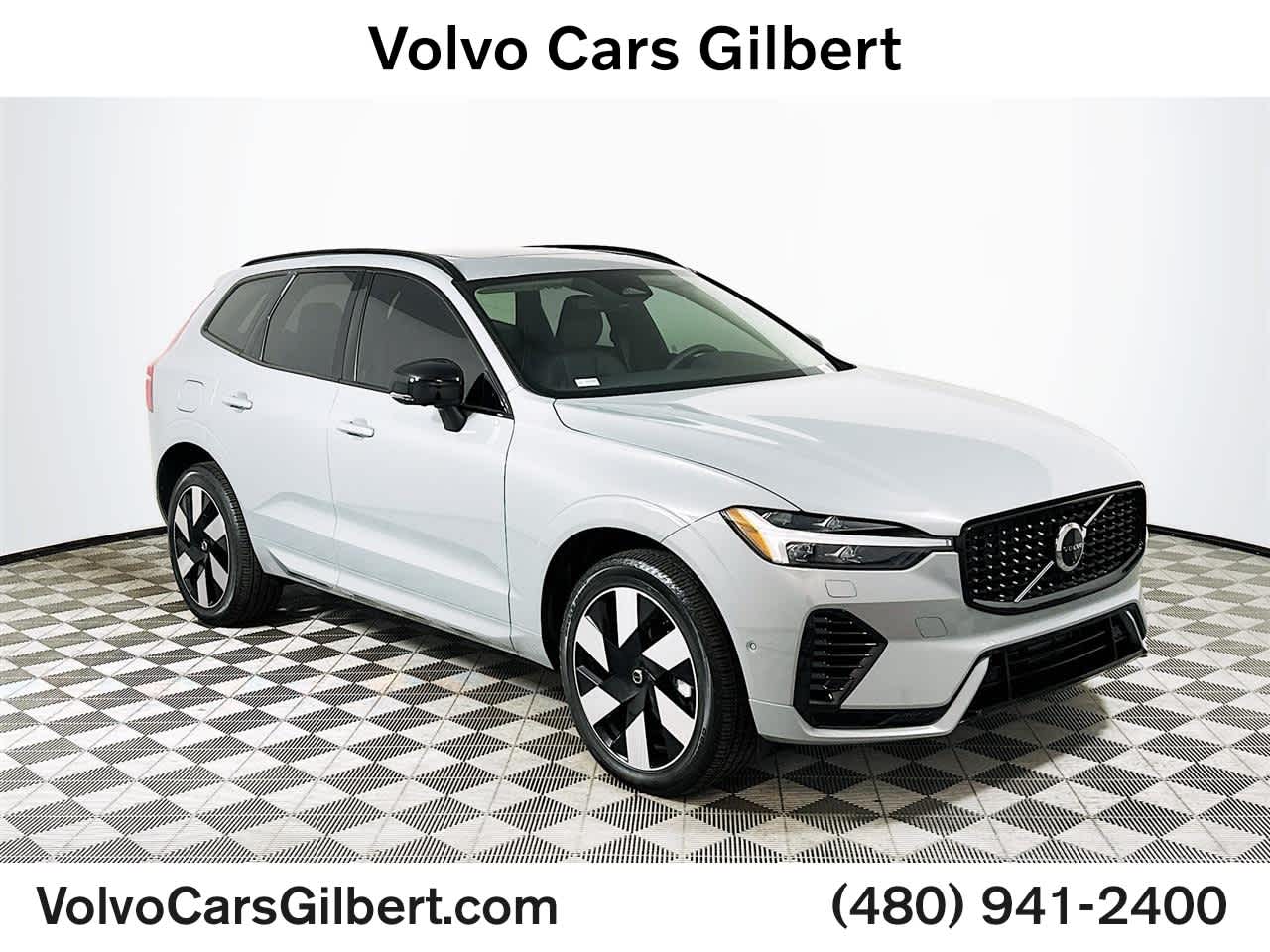 2025 Volvo XC60 Plus's photo