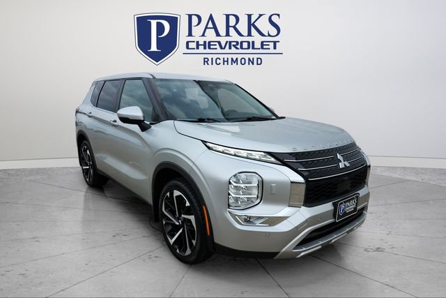 2023 Mitsubishi Outlander SE's photo