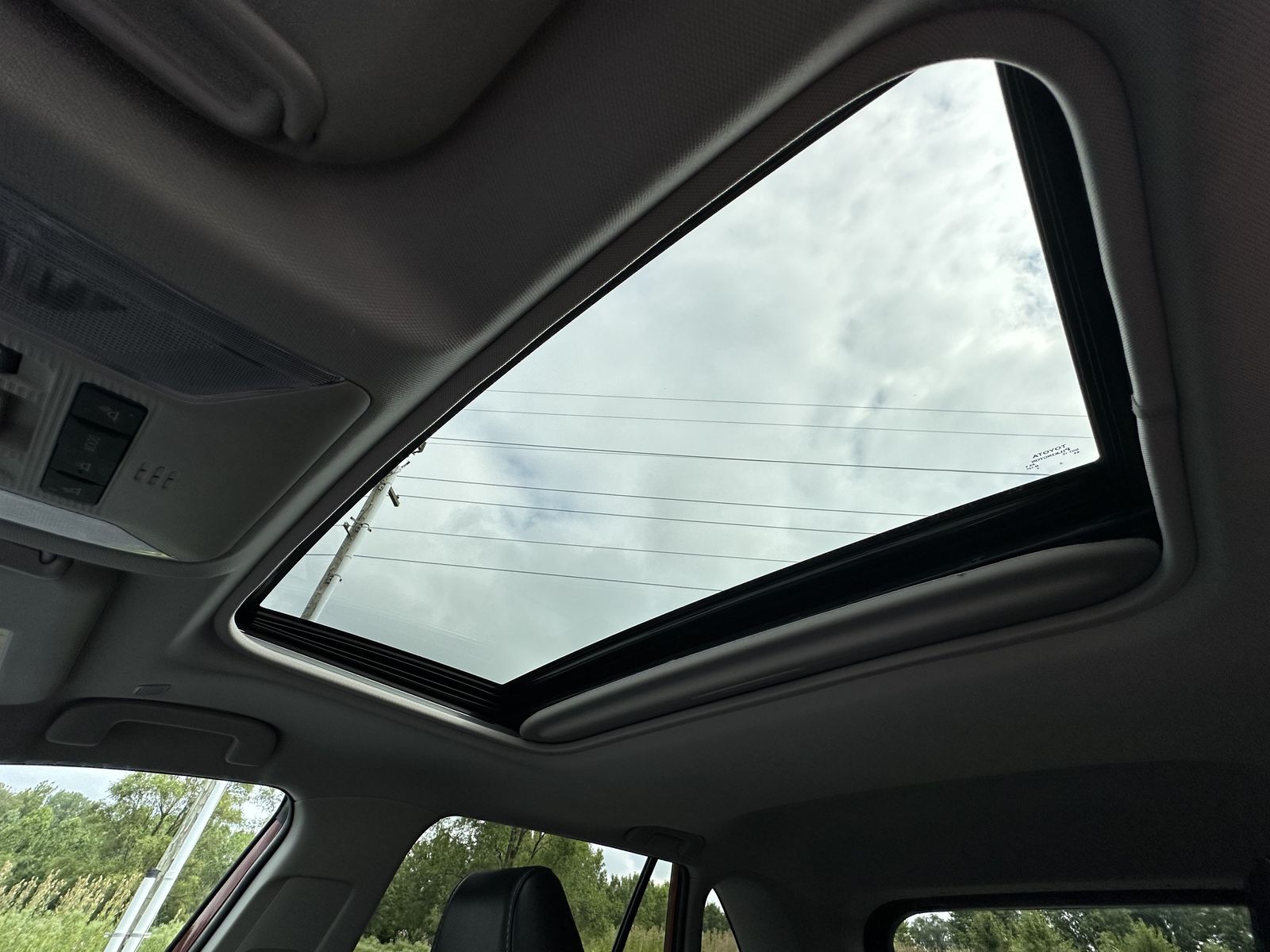 2024 Toyota RAV4 XLE Premium photo 16