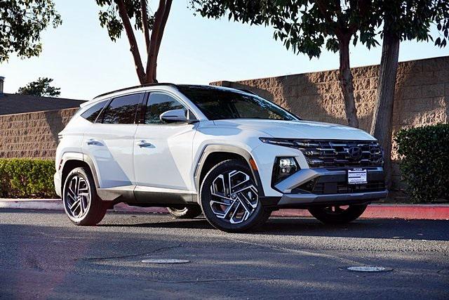 2025 Hyundai Tucson Hybrid Limited photo 2