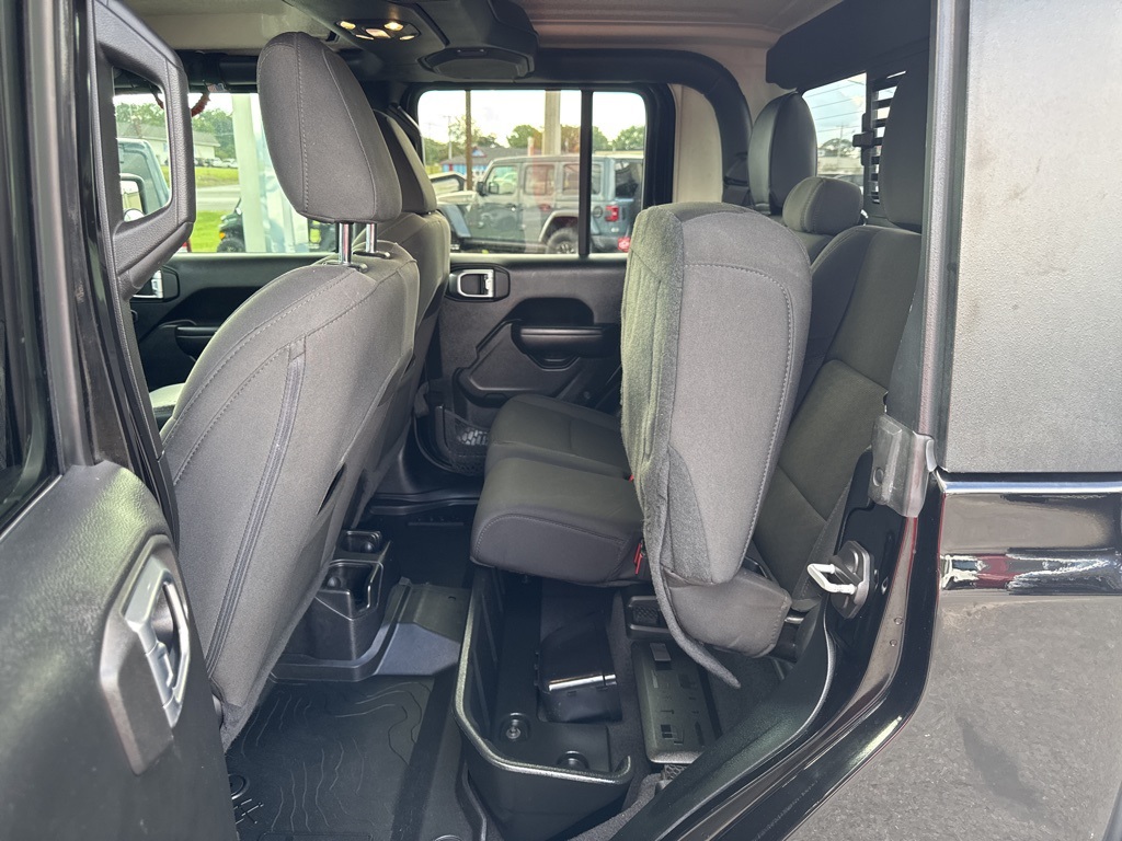 2020 Jeep Gladiator Sport photo 21