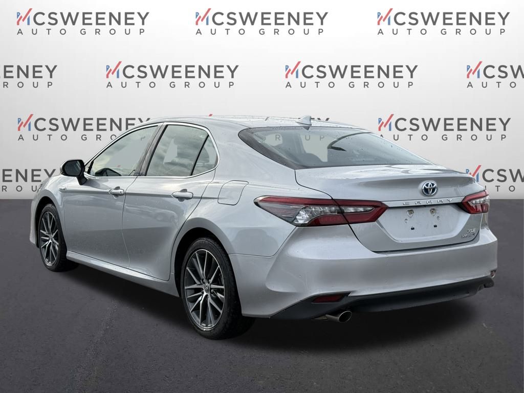 2021 Toyota Camry Hybrid XLE photo 2