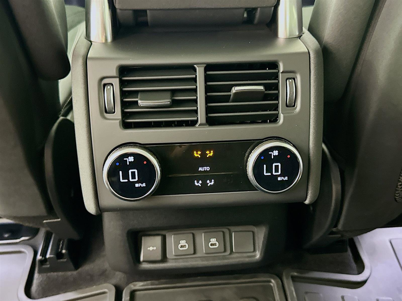 2024 Land Rover Discovery S photo 25
