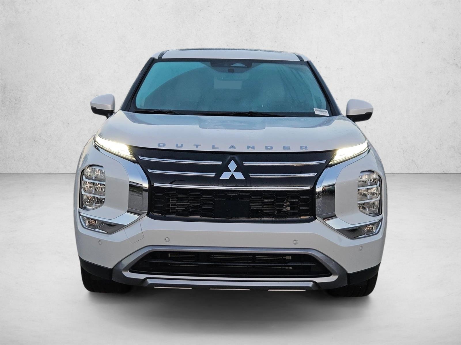 2025 Mitsubishi Outlander SE photo 2