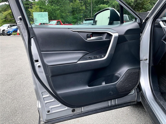 2021 Toyota RAV4 XLE photo 18