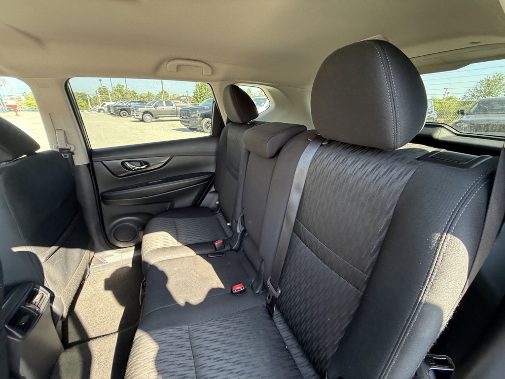 2018 Nissan Rogue SV photo 23