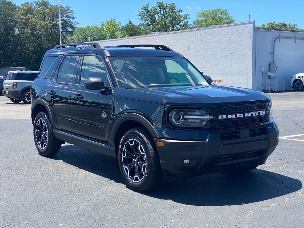 2025 Ford Bronco Sport Outer Banks photo 2